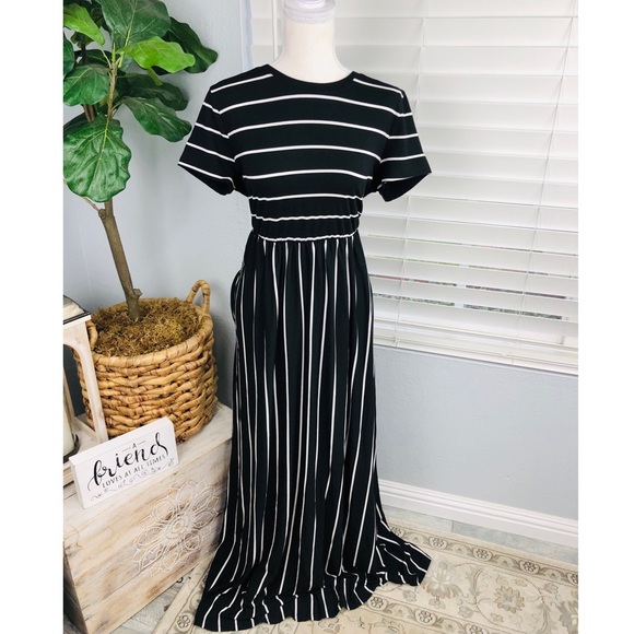 Dresses & Skirts - NWT BLACK AND WHITE STRIPE COMFY MAXI DRESS